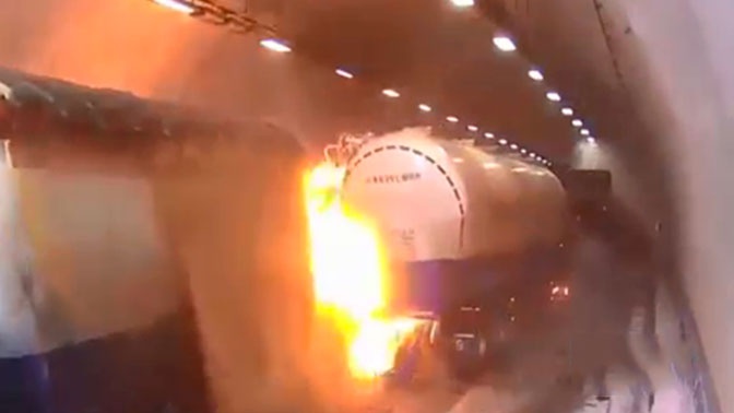 Жертвы огненной ловушки: страшная авария в Корее попала на видео Жертвы огненной ловушки: страшная авария в Корее попала на видео