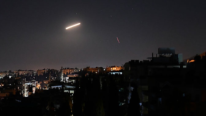 СМИ: сирийские ПВО отражают атаки в небе над Дамаском СМИ: сирийские ПВО отражают атаки в небе над Дамаском