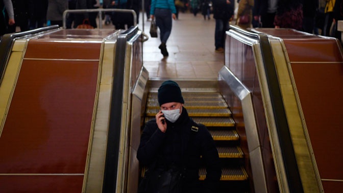 Загруженность метро в Москве снизилась на треть из-за коронавируса Загруженность метро в Москве снизилась на треть из-за коронавируса