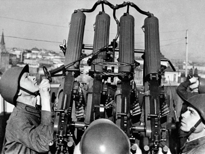 Счетверенная зенитно-пулемётная установка образца 1931 года. Счетверенная зенитно-пулемётная установка образца 1931 года.