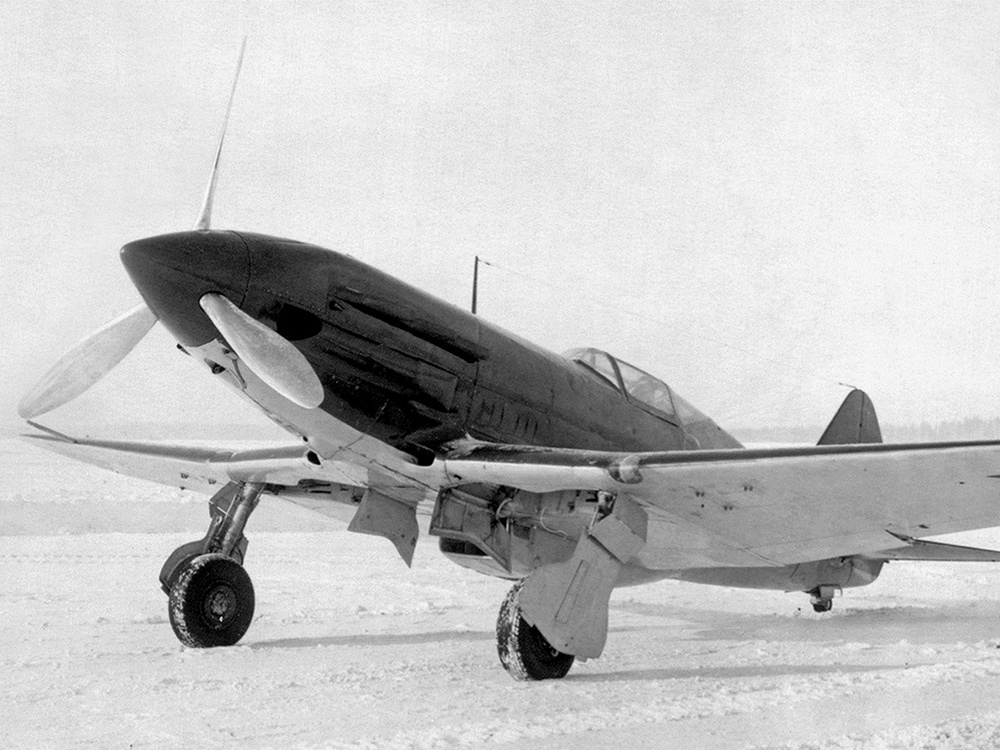 Серийный истребитель МиГ-3, выпущенный авиазаводом №1 Серийный истребитель МиГ-3, выпущенный авиазаводом №1