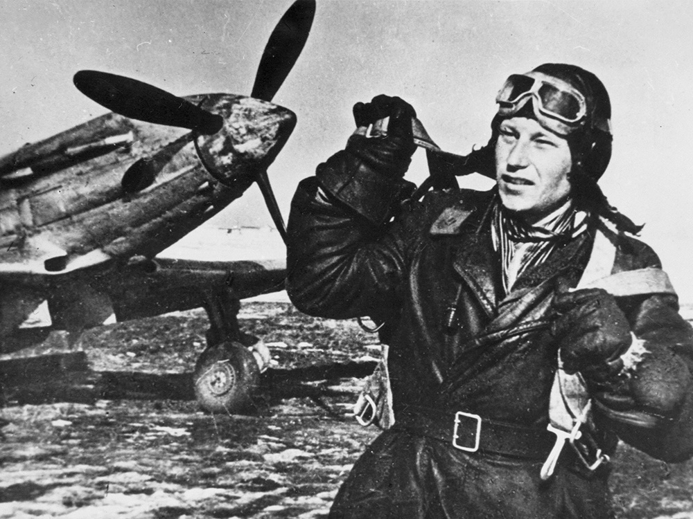 На истребителе МиГ-3 одержал свою первую воздушную победу А.И. Покрышкин На истребителе МиГ-3 одержал свою первую воздушную победу А.И. Покрышкин