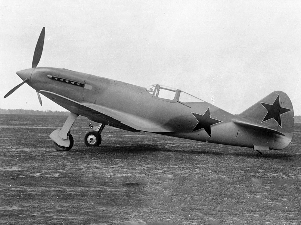 Истребитель МиГ-3У (И-230) с мотором АМ-35А, созданный по заказу ПВО г. Москвы Истребитель МиГ-3У (И-230) с мотором АМ-35А, созданный по заказу ПВО г. Москвы