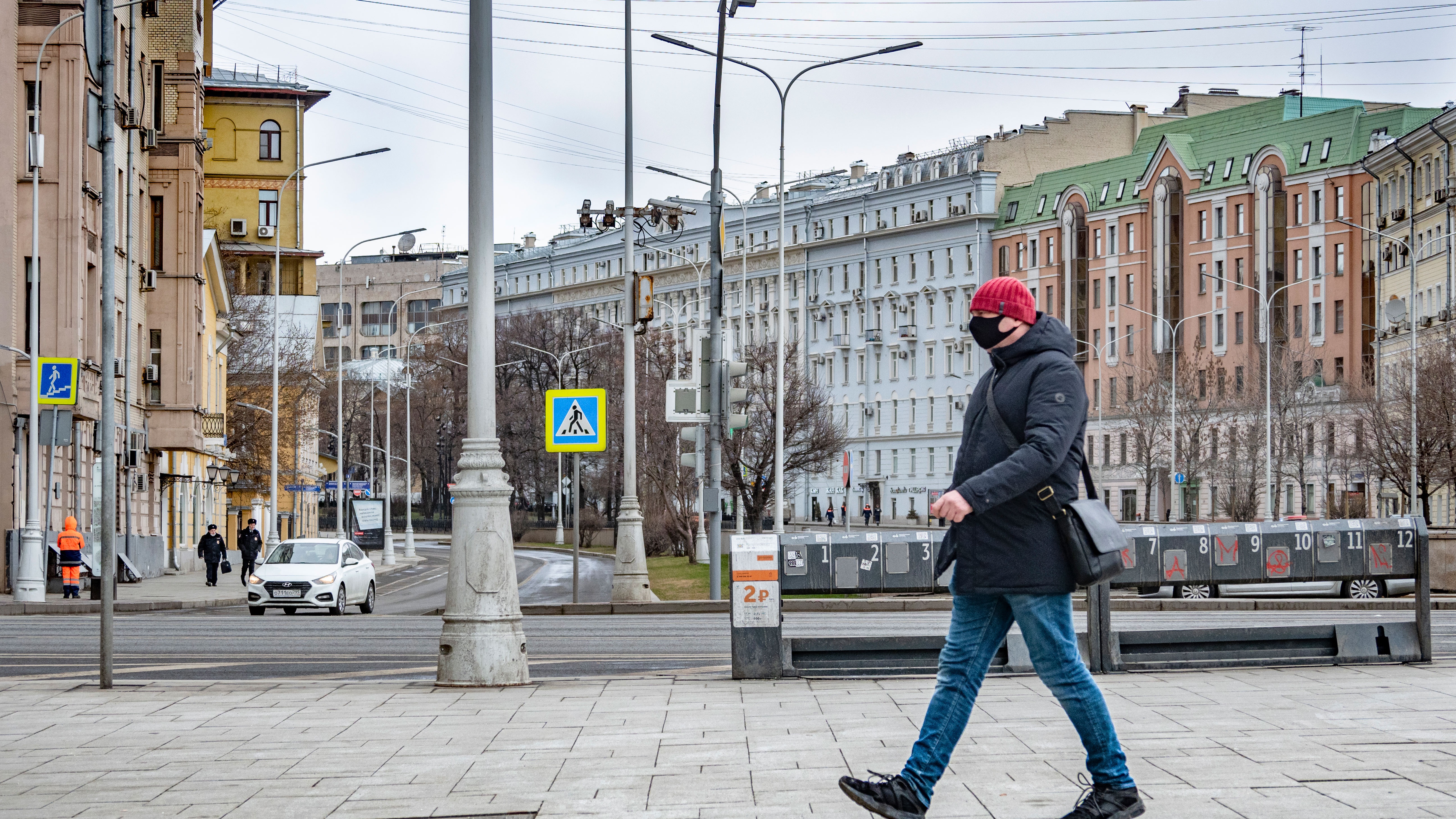 Москвы не бывает 2. Москва люди. Русские люди в городе. Фото людей в Москве. Опрос на улице.