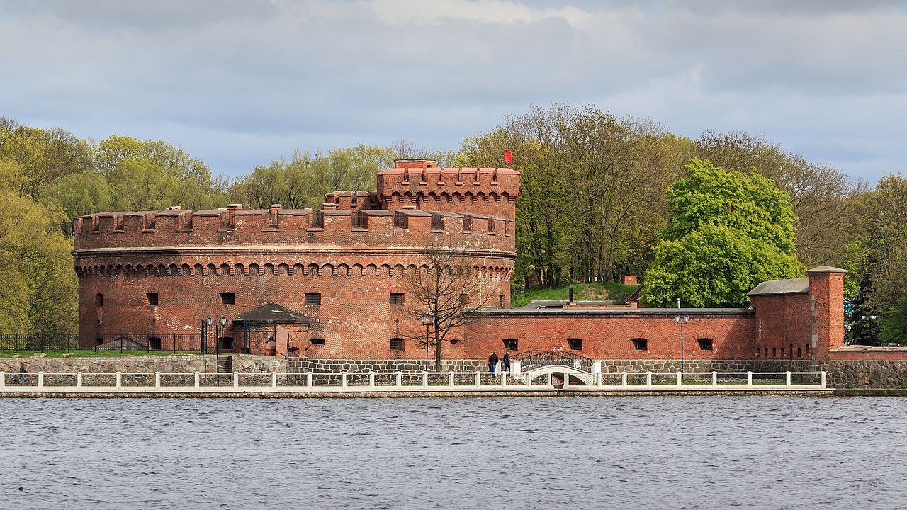 Старые укрепления XIX века в германских городах успели несколько устареть, но, обороняемые при помощи современного вооружения, все еще были крепким орешком в 1945 году