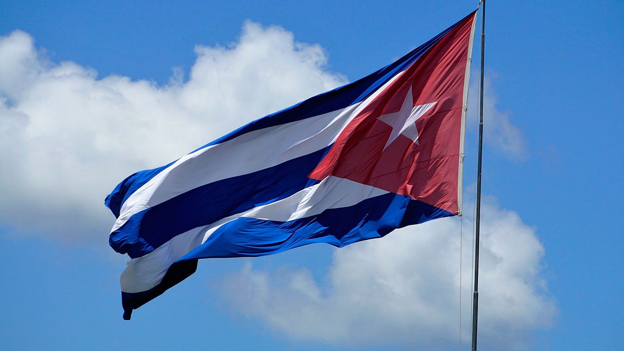 США И Куба флаги