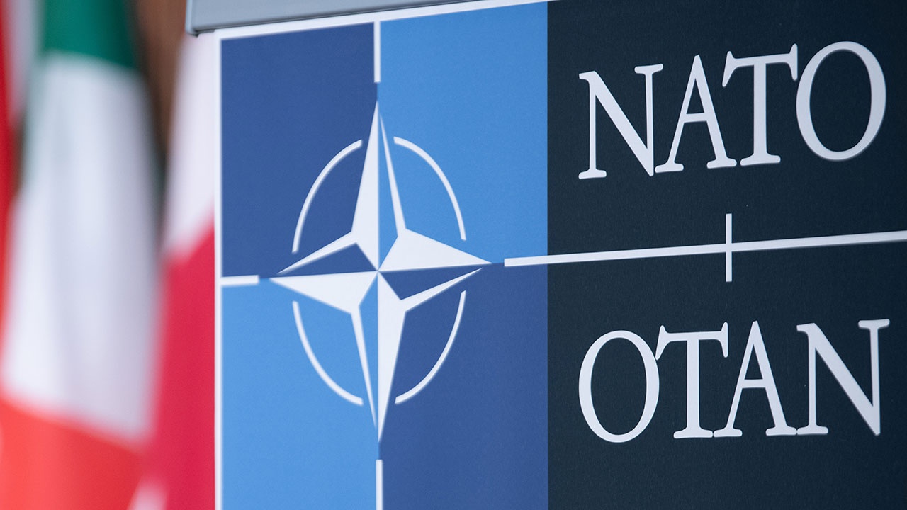 В МИД Франции заявили, что кризис в отношениях с США даст о себе знать при обсуждении стратегии НАТО