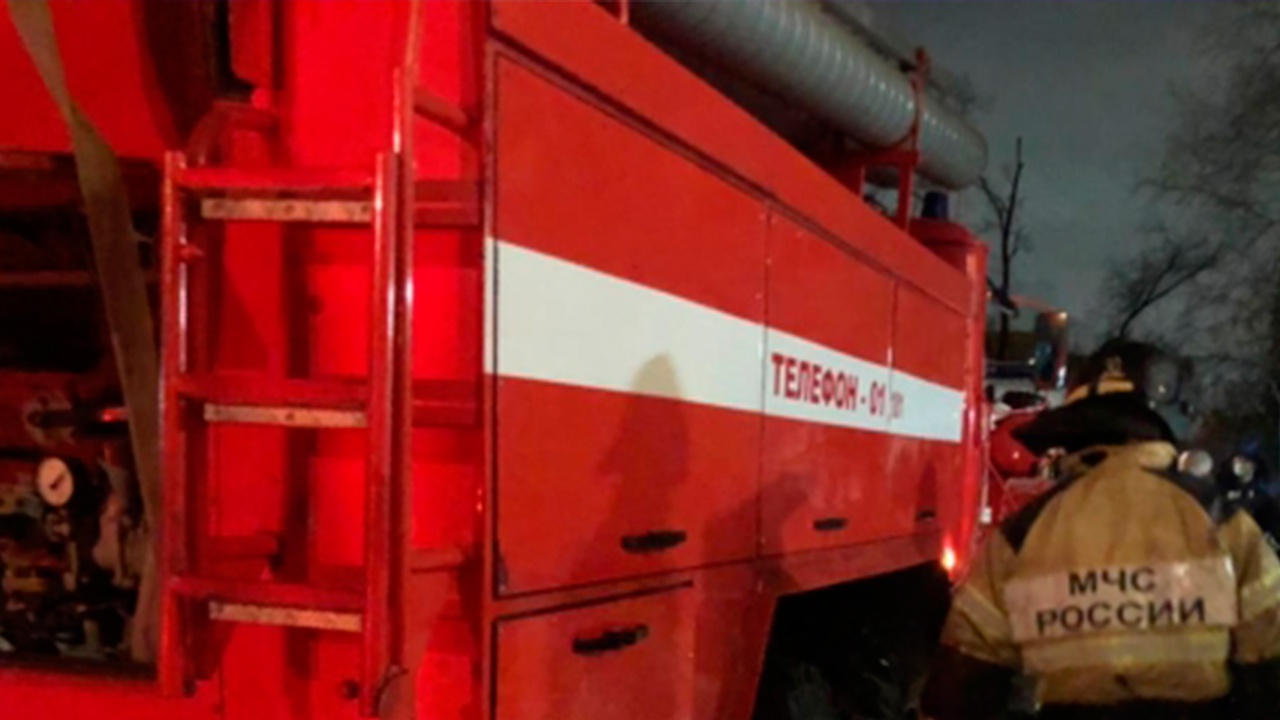 В МЧС назвали предварительную причину пожара на заводе под Рязанью