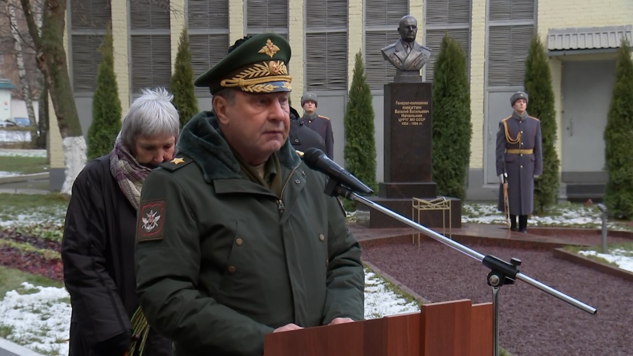 Генерал полковника арсланова. Генерал полковник Никитин. Никитин Василий Васильевич генерал-полковник. Памятник генерал полковнику Никитину. Булгаков генерал армии.