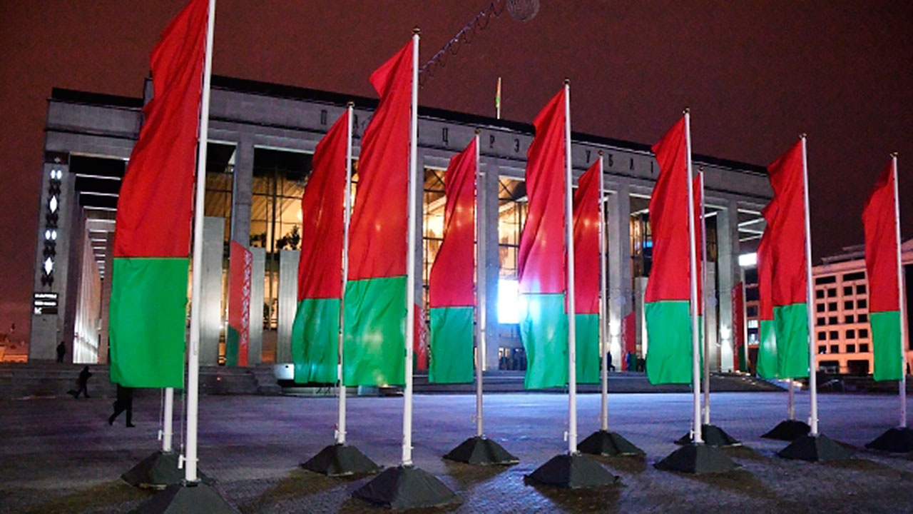 Захарова заявила, что Запад «раскачивает» ситуацию в Белоруссии