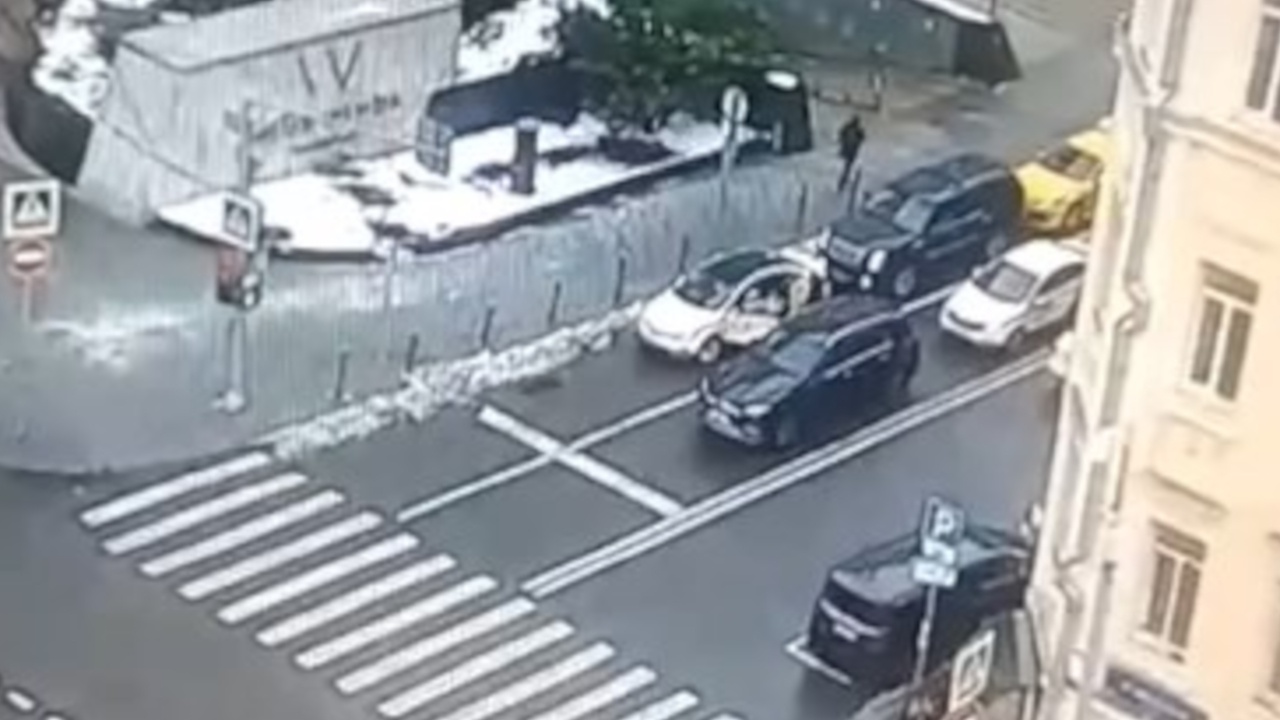 Момент дорожного конфликта со стрельбой в центре Москвы попал на видео Момент дорожного конфликта со стрельбой в центре Москвы попал на видео