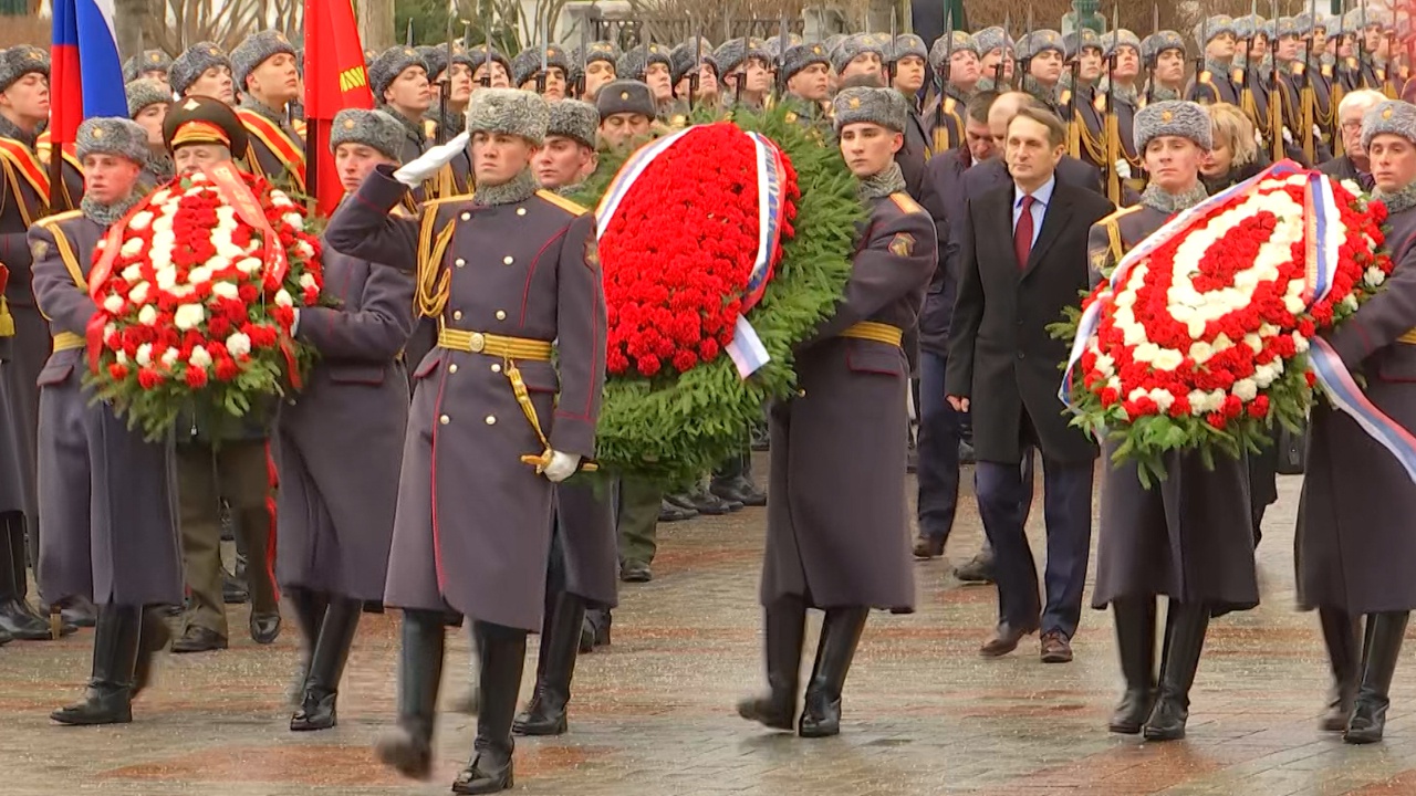 В России почтили память павших защитников в День неизвестного солдата