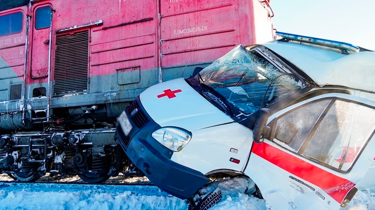 Трагедия на переезде: кадры с места столкновения поезда и скорой в Хабаровском крае