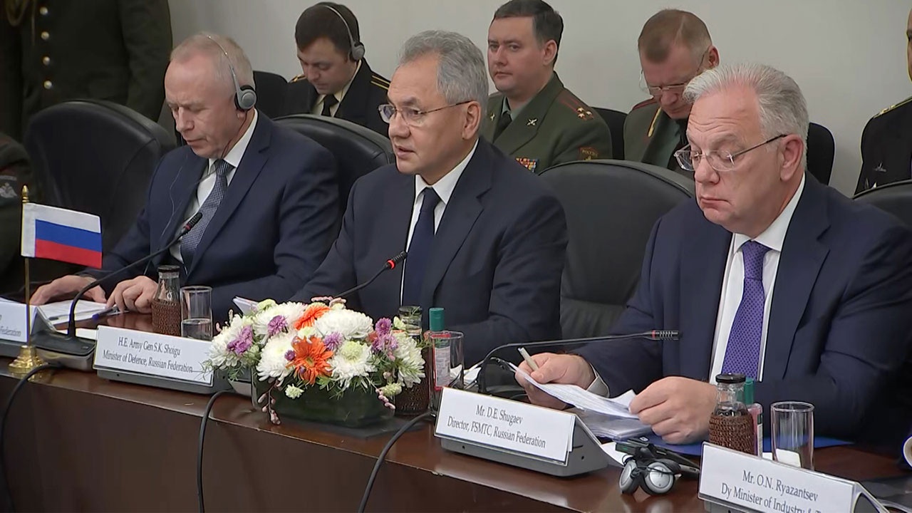 Шойгу заявил о развитии сотрудничества РФ и Индии в оборонной сфере вопреки ситуации с COVID-19 в мире