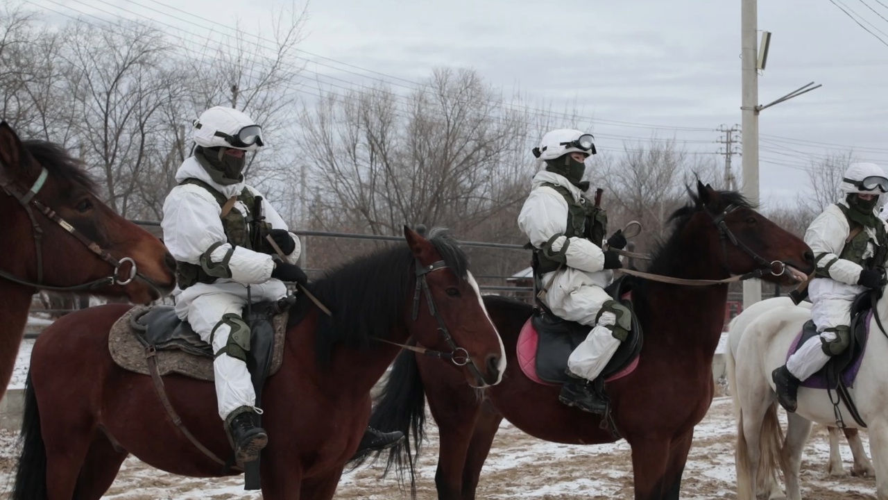 Будущие офицеры горных подразделений прошли курсы конной подготовки в Амурской области