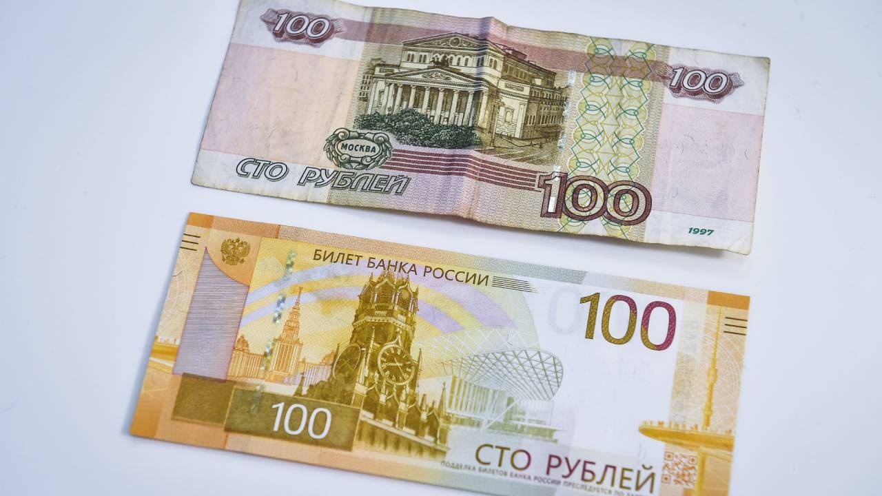 100 рублевые купюры нового образца