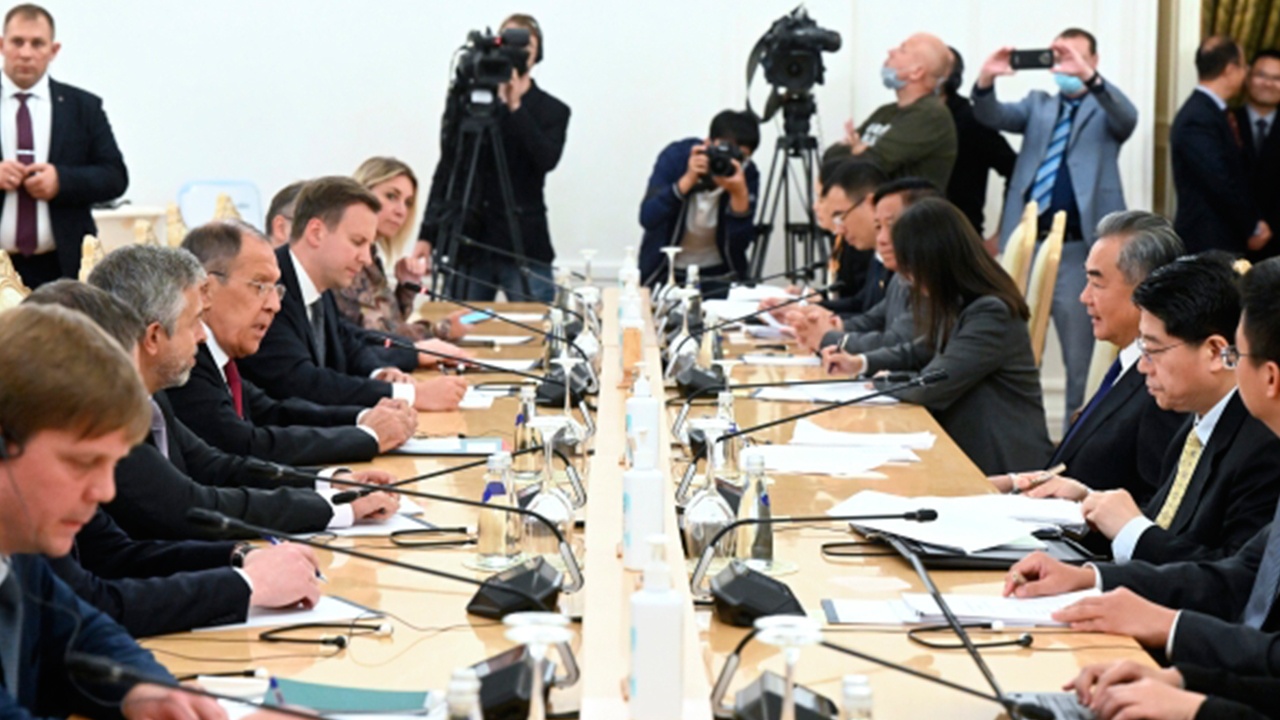 Стратегический диалог: как прошла встреча Лаврова и Ван И в Москве