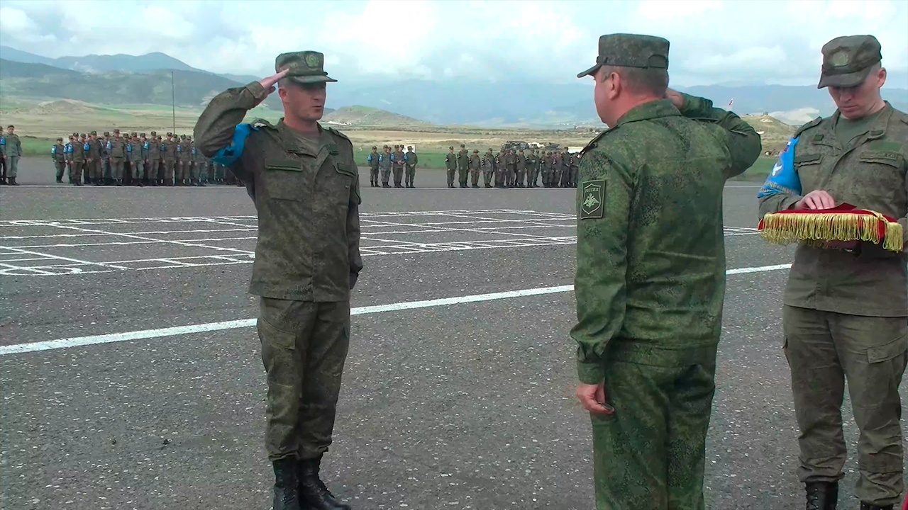 Отличившиеся при выполнении задач в Карабахе миротворцы получили награды Отличившиеся при выполнении задач в Карабахе миротворцы получили награды