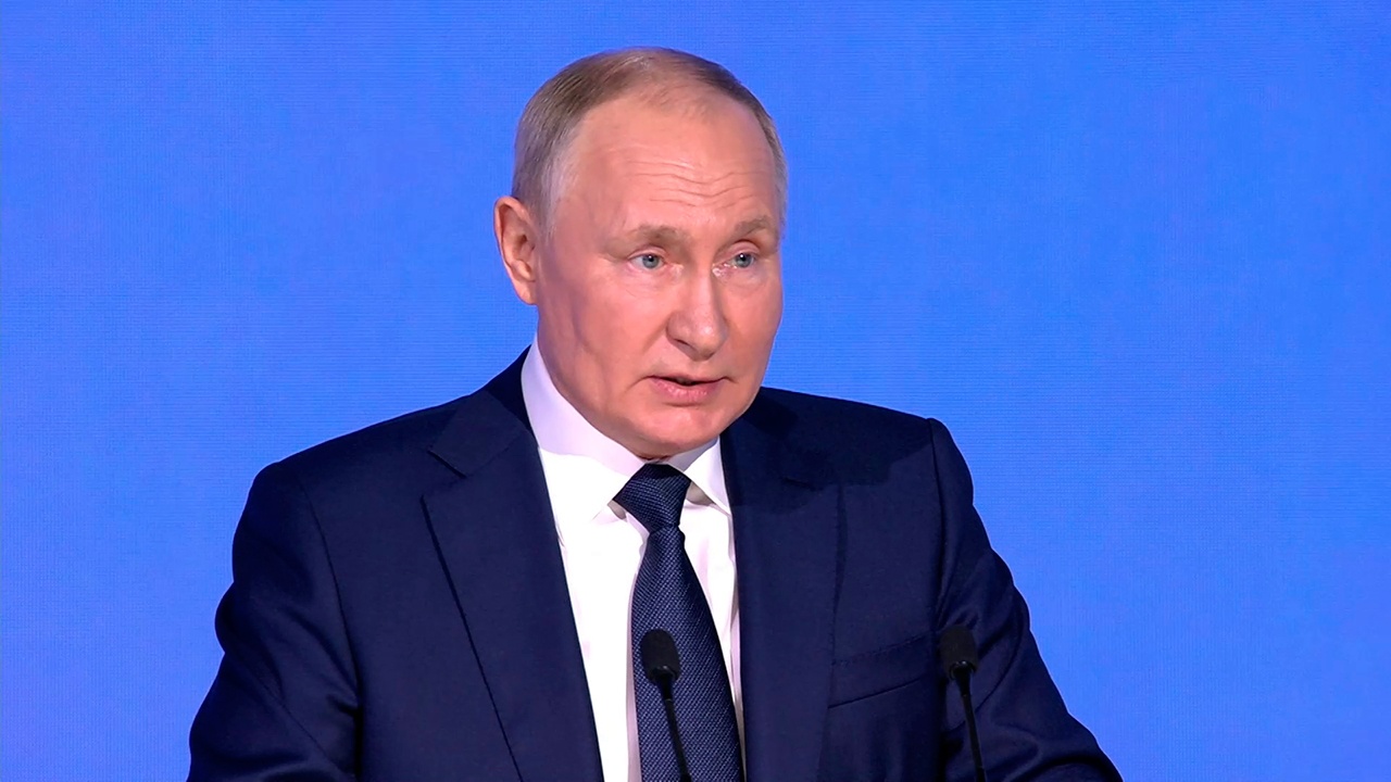 Путин заявил, что из созданного по западным стандартам ИИ может получиться ксенофоб Путин заявил, что из созданного по западным стандартам ИИ может получиться ксенофоб