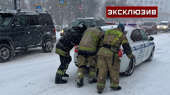 В Магадане сильная метель вызвала коллапс автодвижения