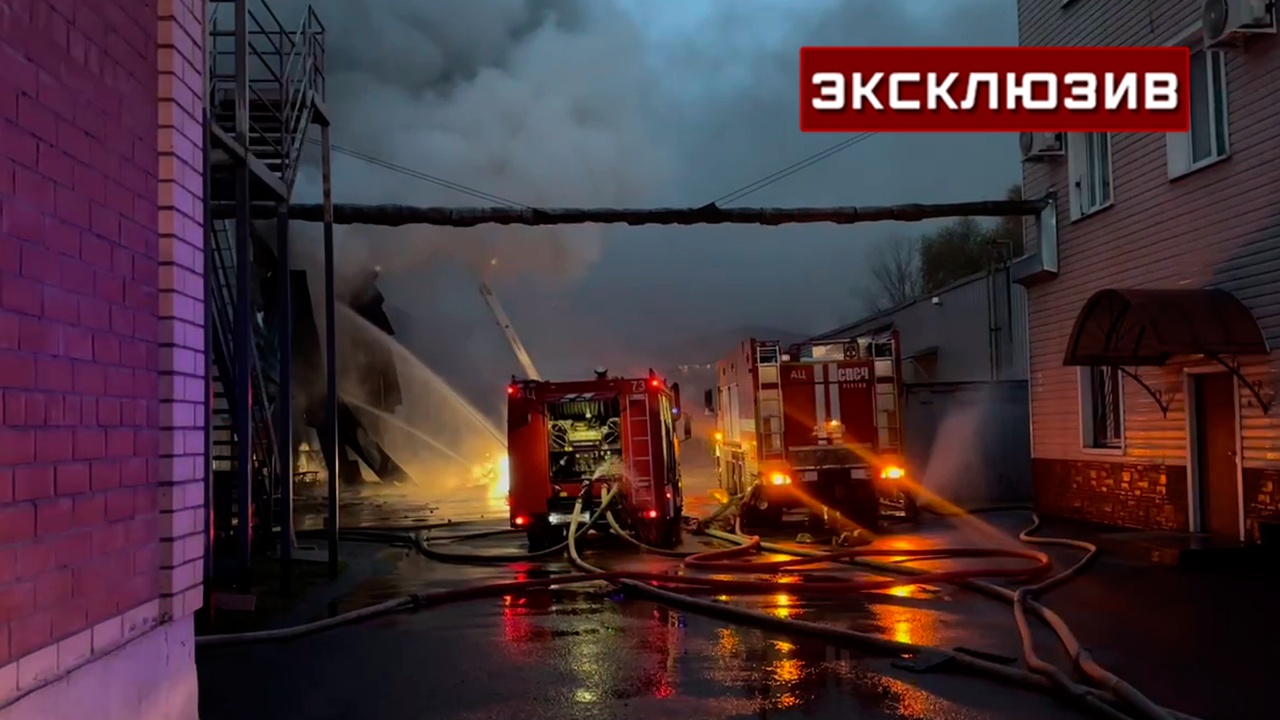 Тушение горящего склада с удобрениями в Долгопрудном попало на видео