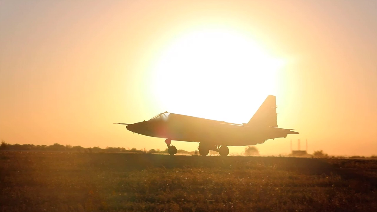 Экипажи Су-25 уничтожили бронетехнику ВСУ в курском приграничье