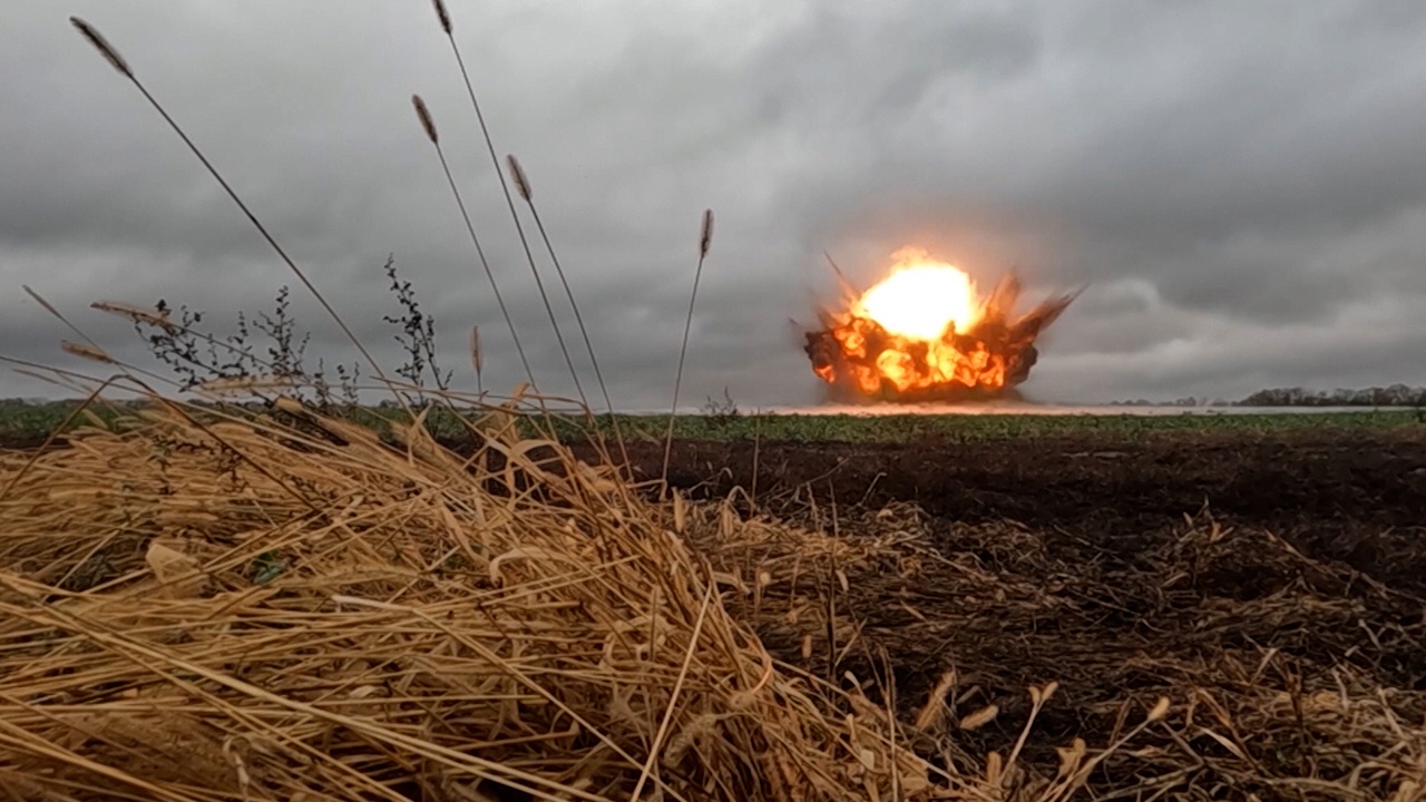 Саперы нашли в полях в Курской области кассетные боеприпасы