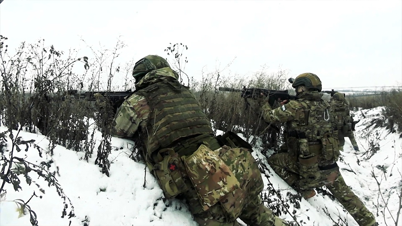 Военнослужащие отработали штурм опорного пункта в зоне СВО