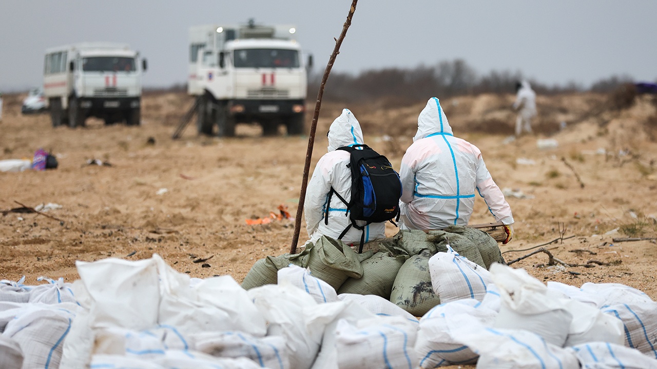 В Крыму обнаружили шесть новых выбросов мазута 