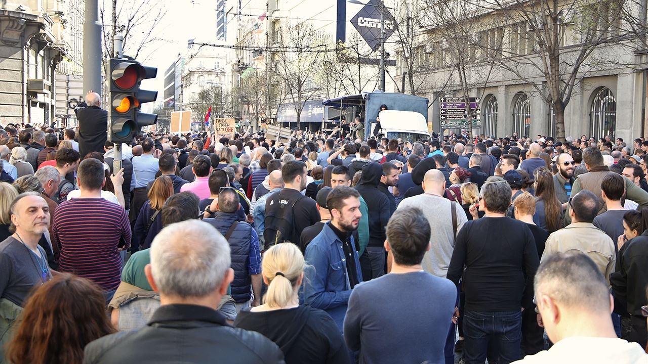 Протестующие в Сербии студенты перекрыли три моста в Нови-Саде