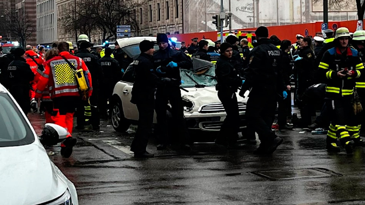 В Мюнхене автомобиль въехал в толпу людей