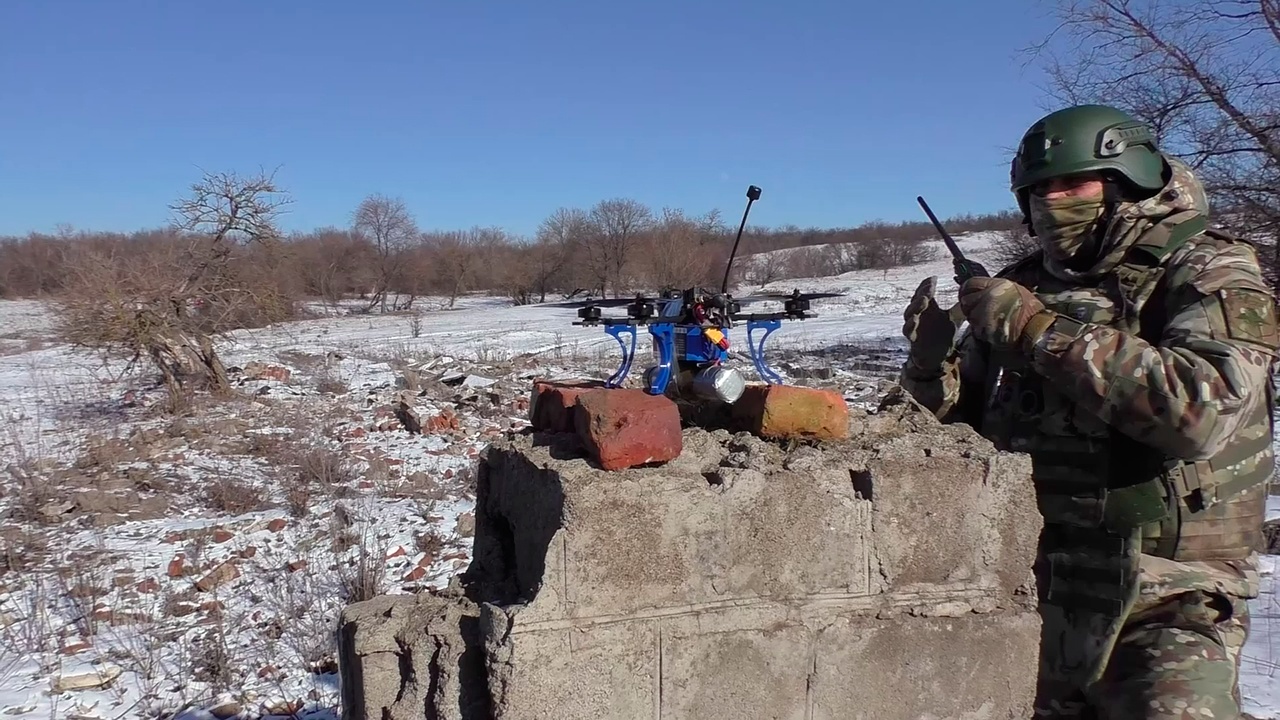 Военная техника ВСУ сгорела от ударов FPV-дронов на Донецком направлении