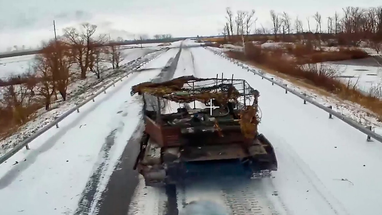 Танк ВСУ не смог скрыться от удара FPV-дрона в Курской области