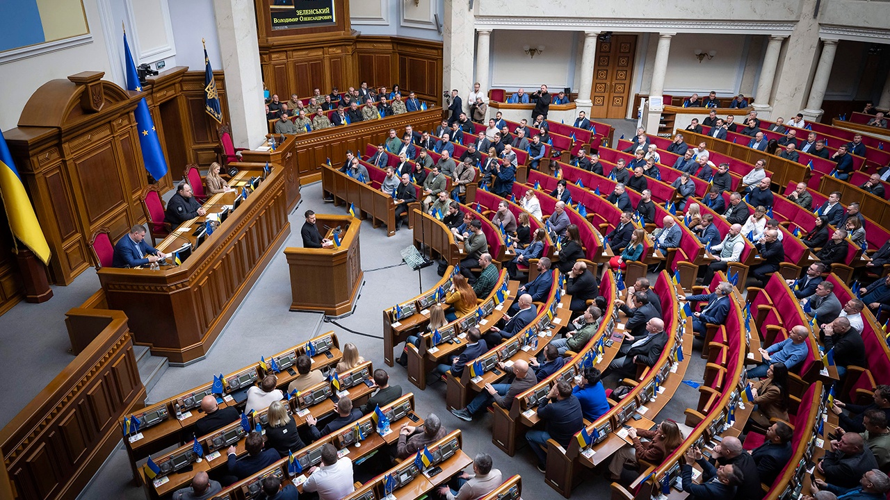 В Раде рассмотрят законопроект о запрете русского языка на переменах в школах