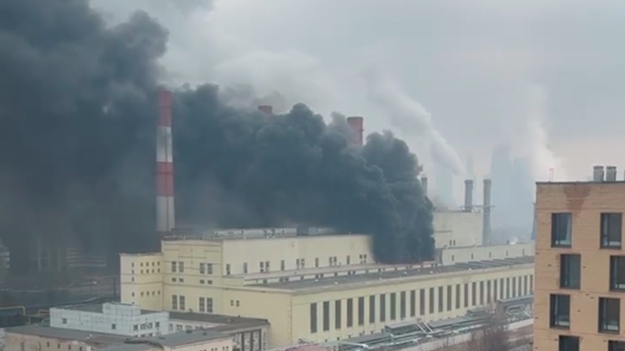 ТЭЦ загорелась на северо-западе Москвы