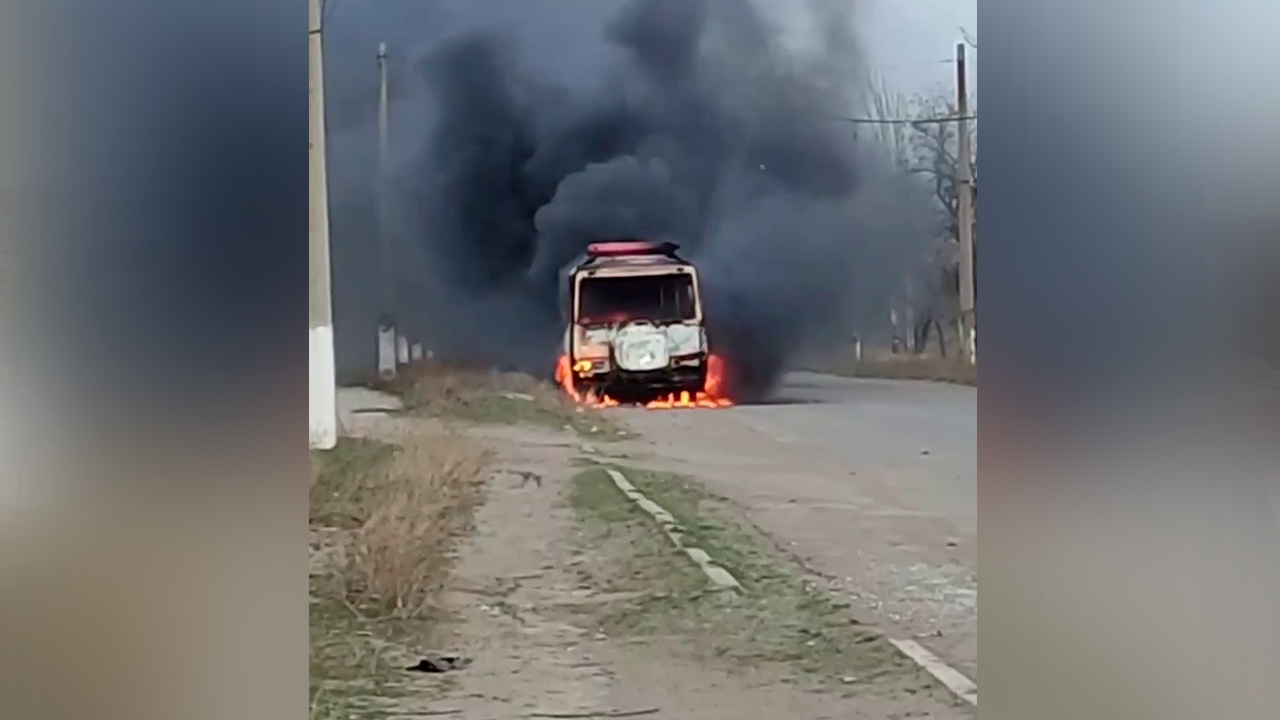 В Горловке из-за атаки БПЛА загорелся автобус