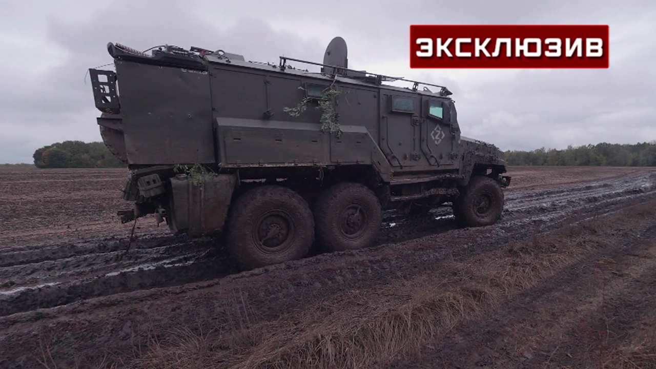 Бойцы показали броневик «Ахмат», переживший семь ударов FPV-дронами