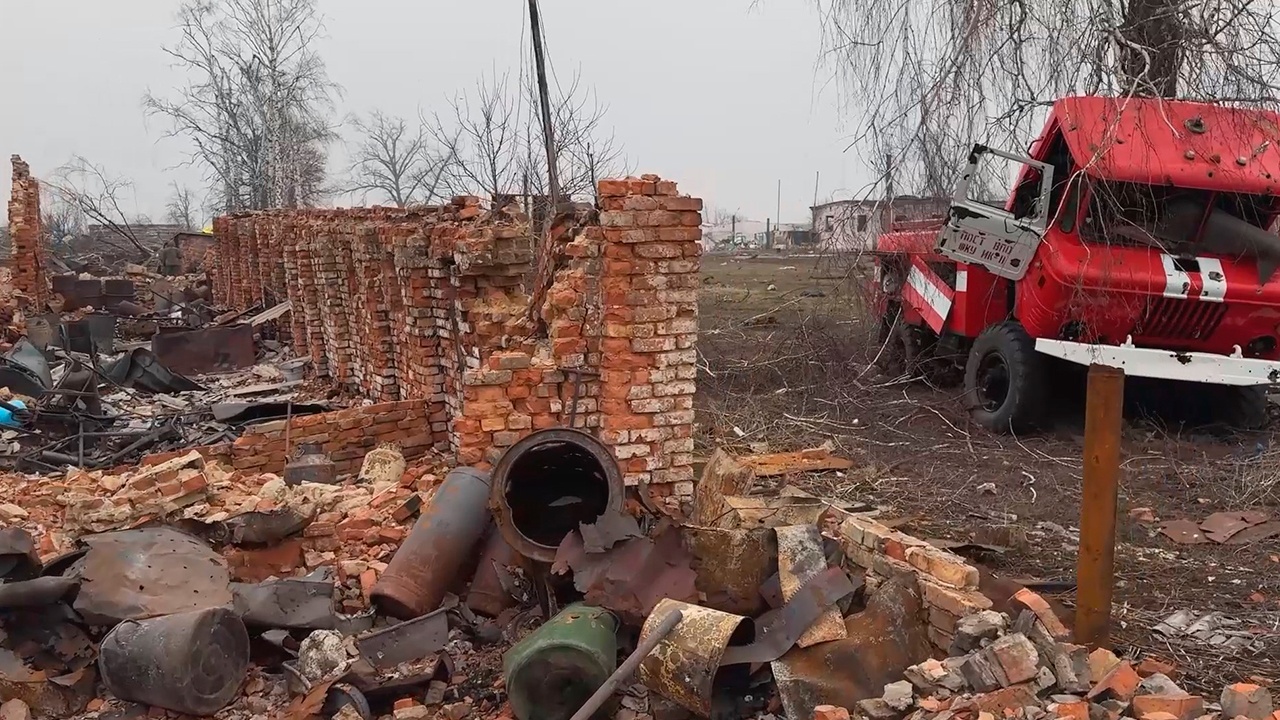 СК: украинские боевики в Судже поджигали дома с мирными жителями