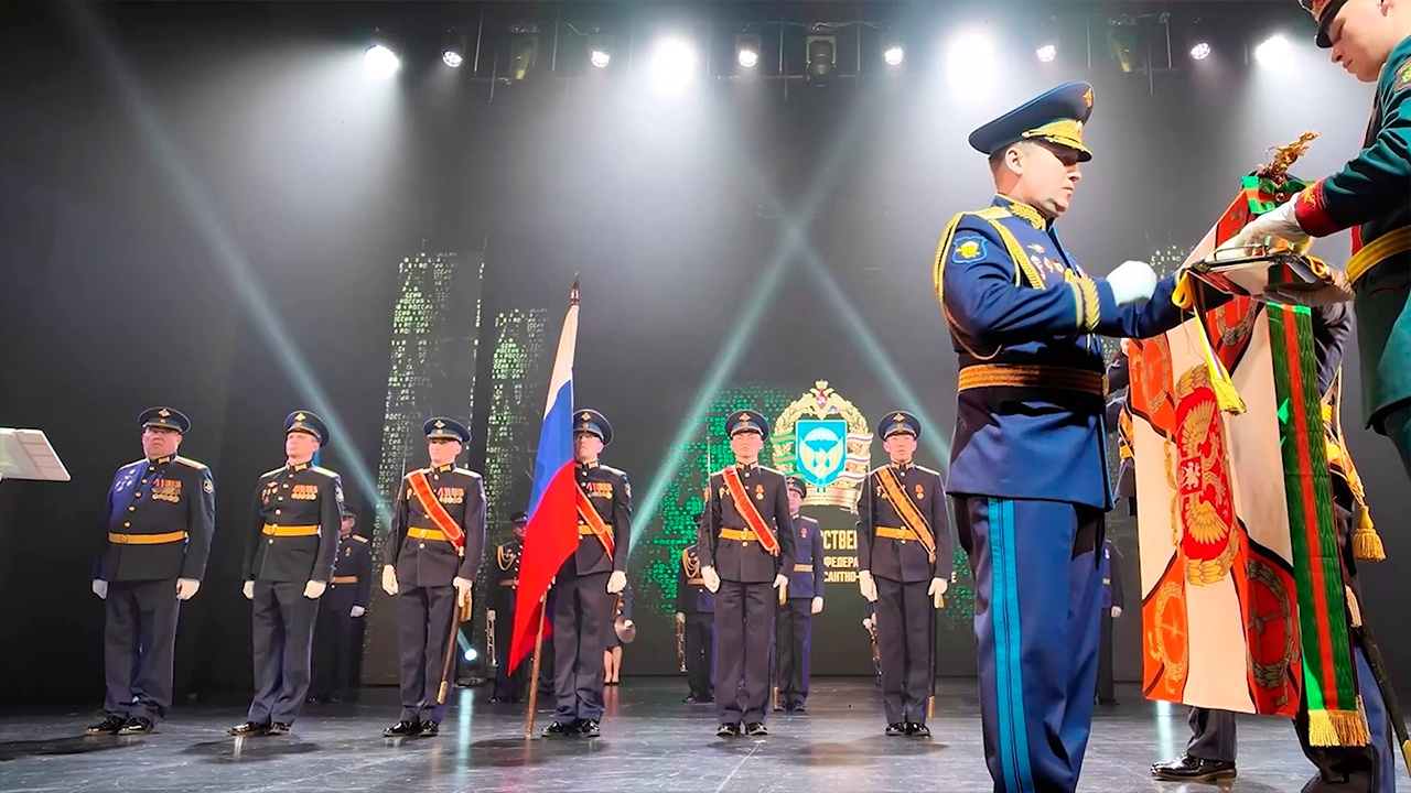 В Улан-Удэ вручили ордена Суворова и Жукова 11-й бригаде ВДВ 