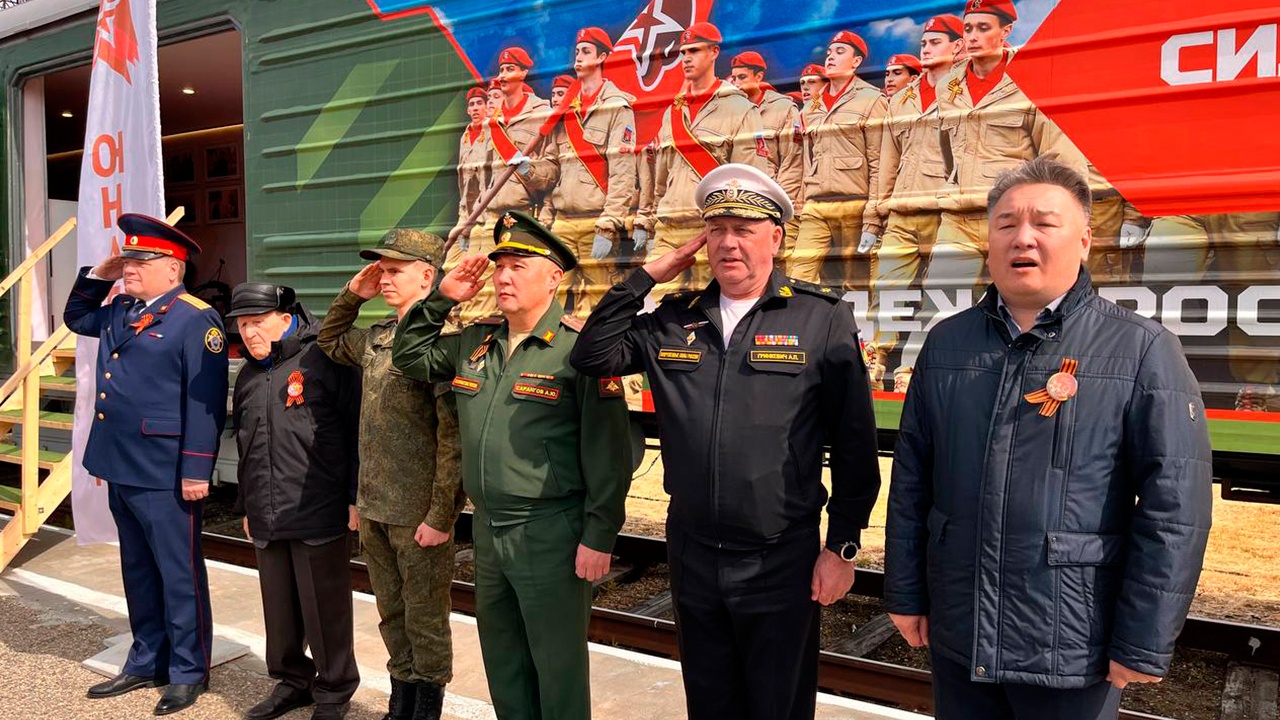 Агитпоезд Минобороны с трофеями СВО сделал остановку в Калмыкии Агитпоезд Минобороны с трофеями СВО сделал остановку в Калмыкии