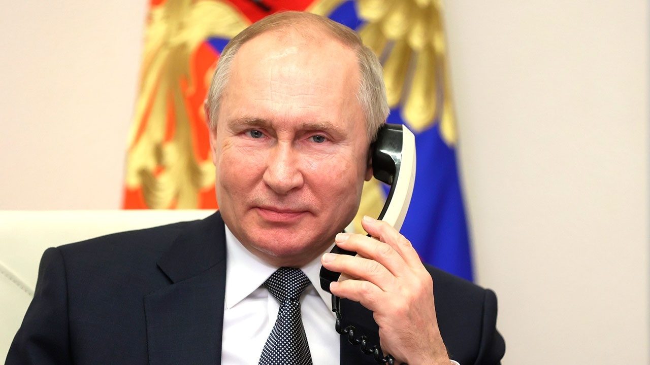 Путин поговорил по телефону с президентом Узбекистана Путин поговорил по телефону с президентом Узбекистана