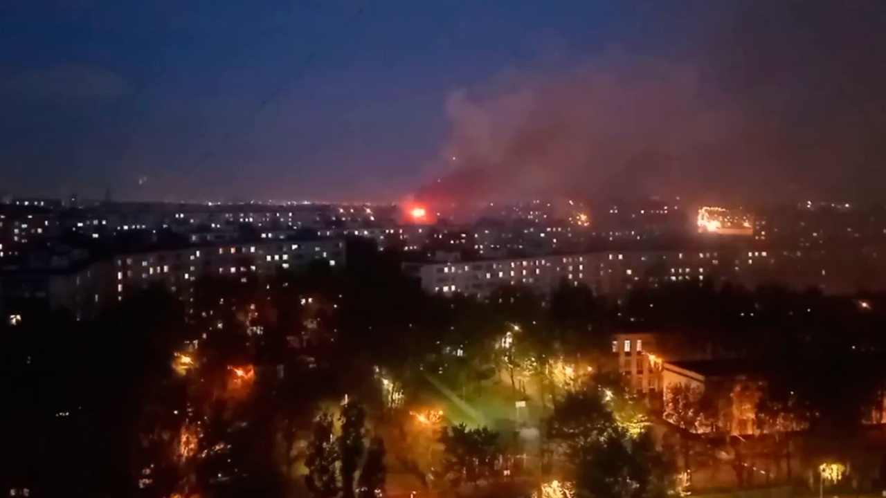 В многоэтажке на юго-западе Москвы произошел взрыв и пожар В многоэтажке на юго-западе Москвы произошел взрыв и пожар