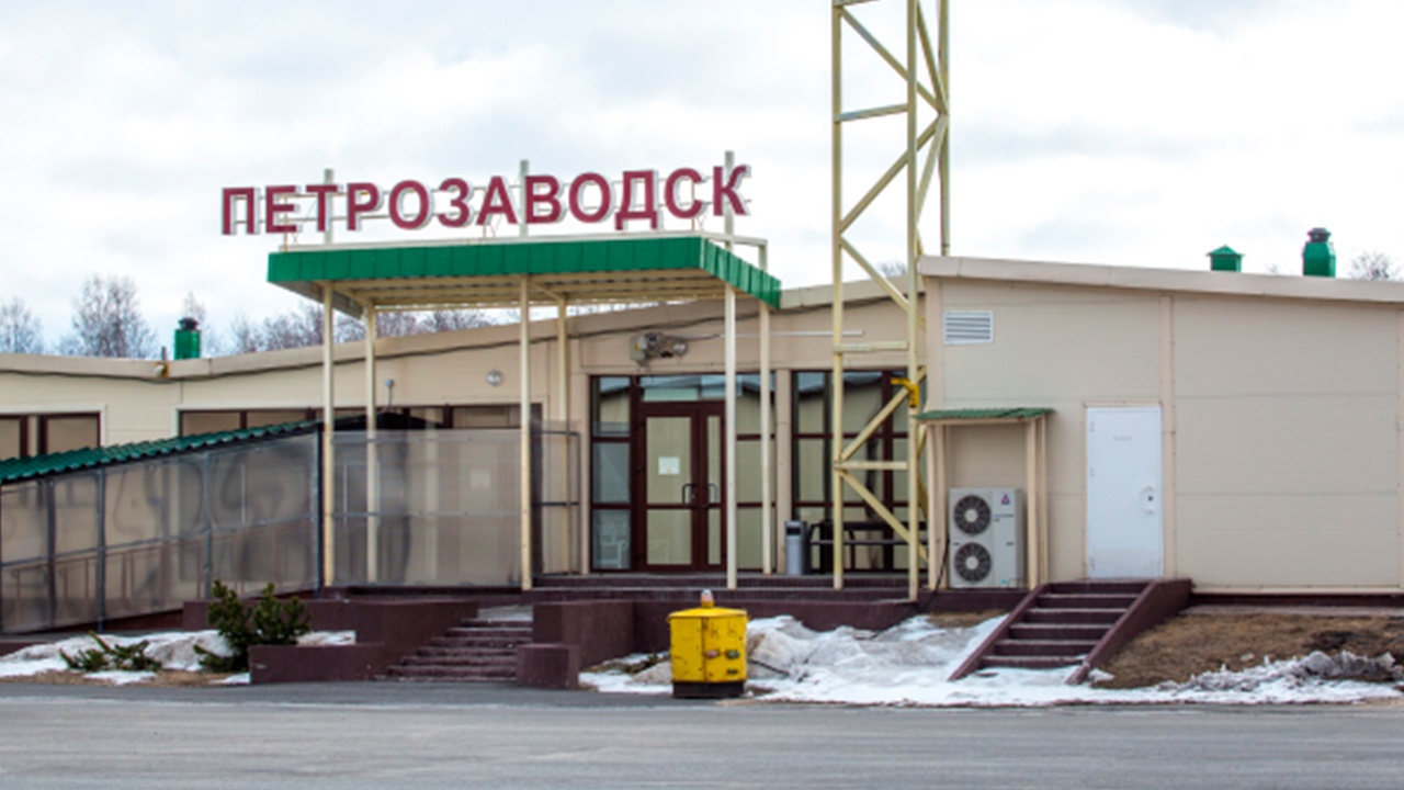 Аэропорт Петрозаводска временно прекратил принимать и отправлять рейсы Аэропорт Петрозаводска временно прекратил принимать и отправлять рейсы
