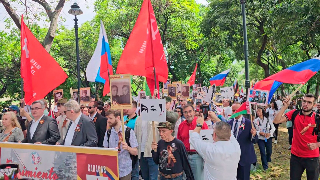 «Бессмертный полк» прошел по улицам Каракаса «Бессмертный полк» прошел по улицам Каракаса
