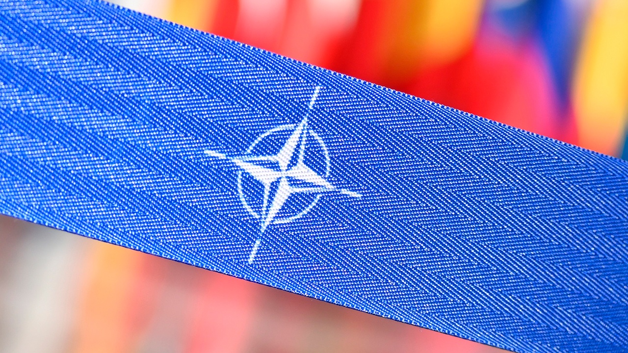 Шойгу: НАТО и ЕС готовят Запад к военному конфликту с Россией Шойгу: НАТО и ЕС готовят Запад к военному конфликту с Россией