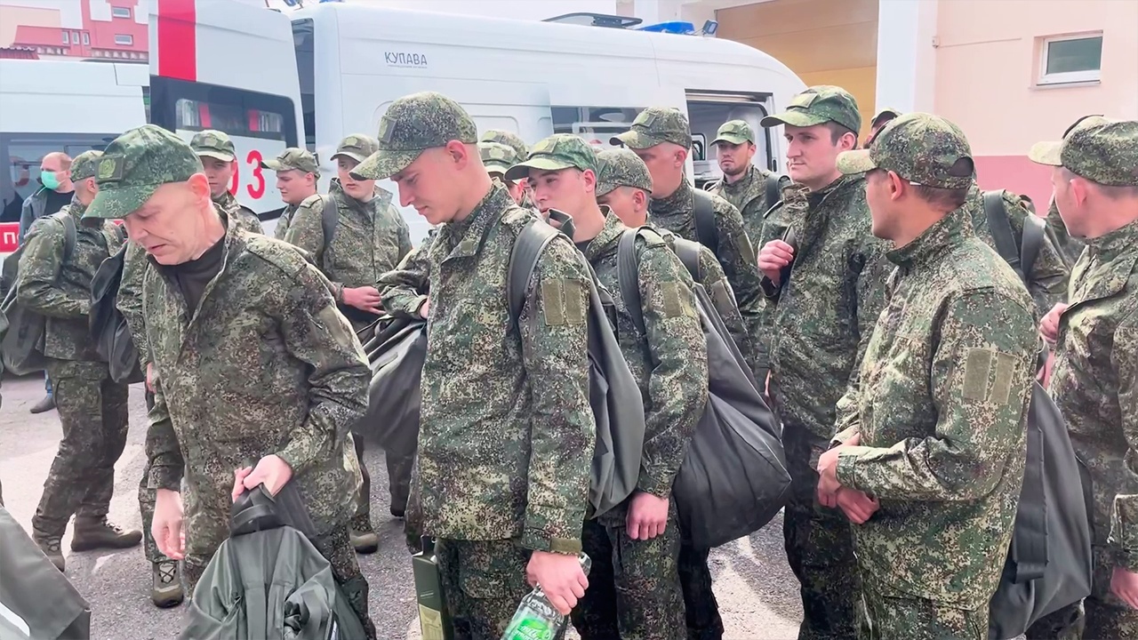 Минобороны показало кадры обмена пленными между Россией и Украиной Минобороны показало кадры обмена пленными между Россией и Украиной