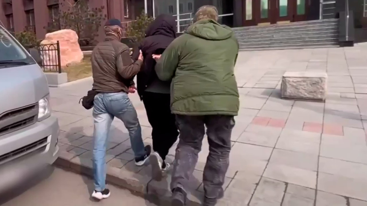 Житель Приморья задержан ФСБ по обвинению в госизмене Житель Приморья задержан ФСБ по обвинению в госизмене