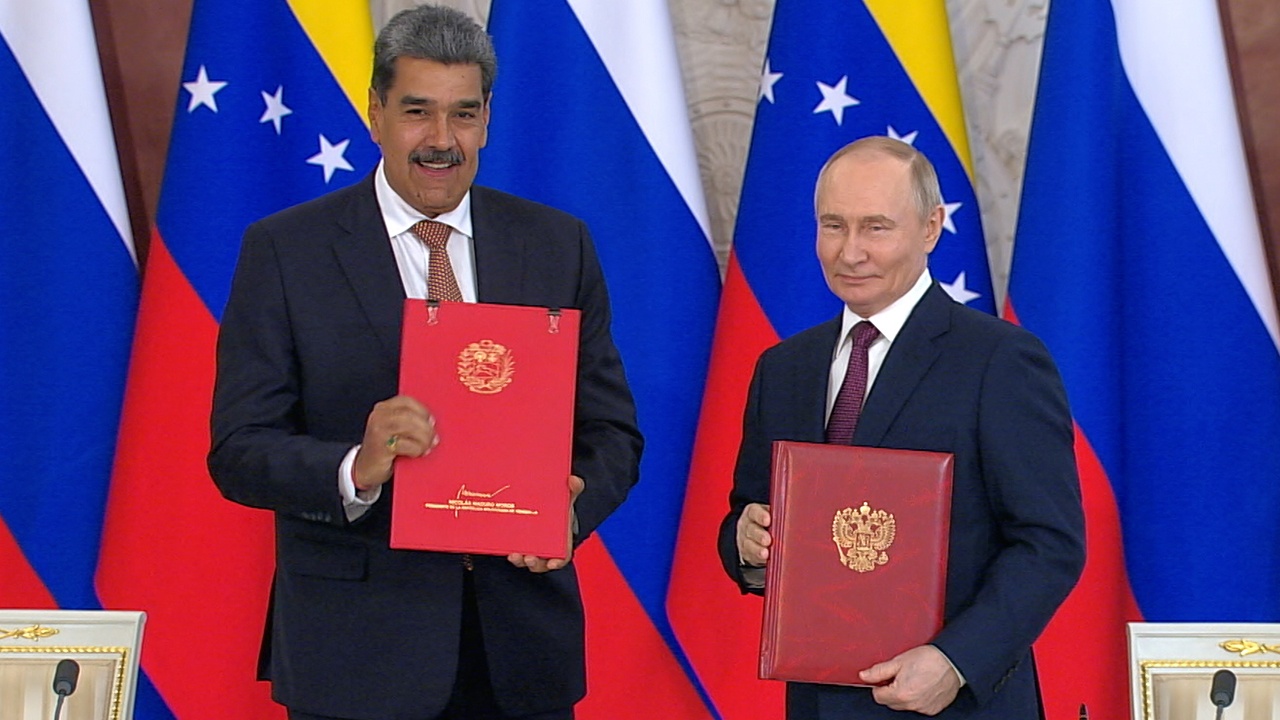 Путин и Мадуро подписали договор о стратегическом партнерстве Путин и Мадуро подписали договор о стратегическом партнерстве