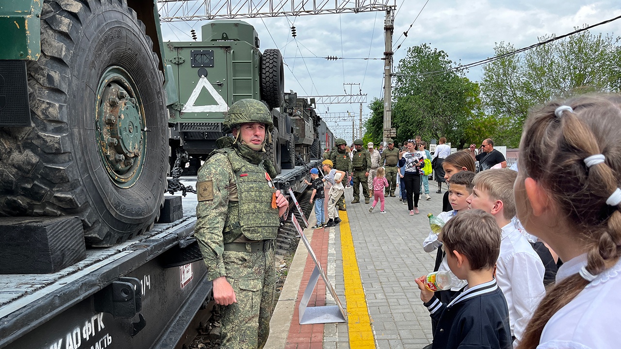 Агитпоезд Минобороны с трофеями СВО сделал остановку в Астрахани Агитпоезд Минобороны с трофеями СВО сделал остановку в Астрахани