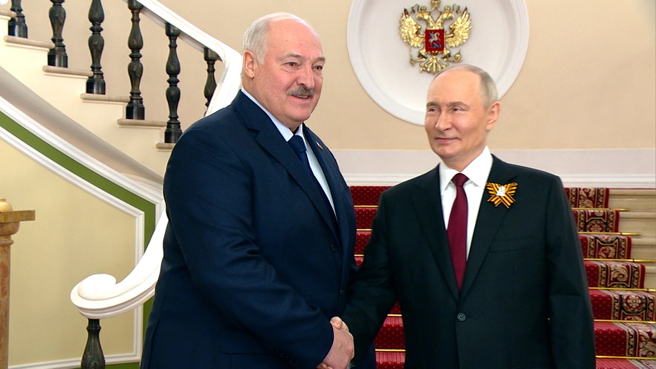 Путин встретил иностранных лидеров в Кремле Путин встретил иностранных лидеров в Кремле